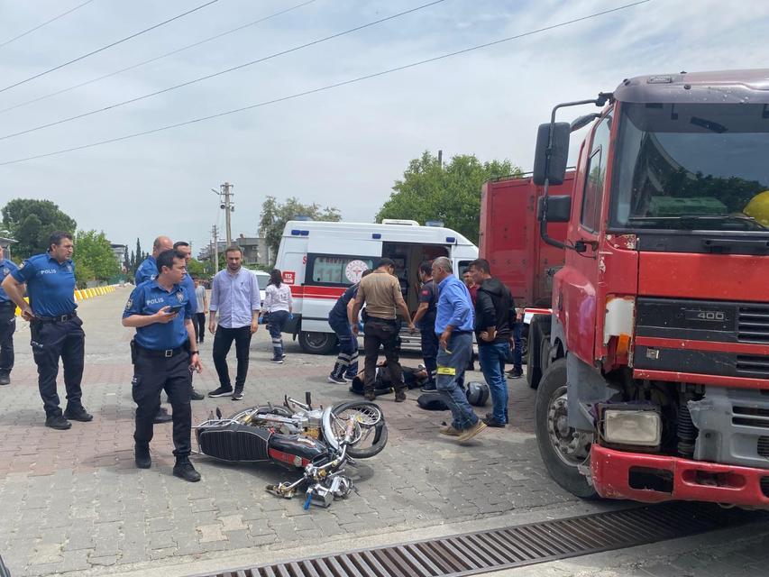 BOZDOĞAN'DA TIR İLE MOTOSİKLET ÇARPIŞTI: 1 YARALI