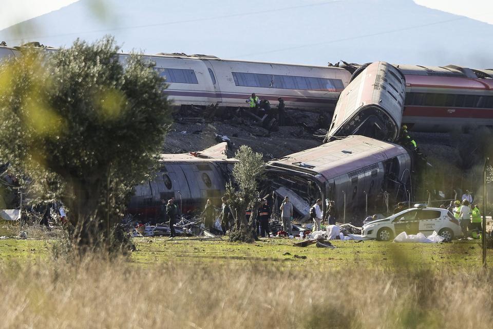 İspanya'da hızlı tren faciası: 64 ölü