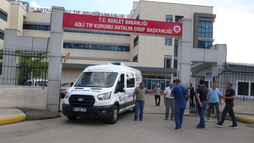 ANTALYA'DA ÖLDÜRÜLEN 3 KİŞİNİN CENAZELERİ YAKINLARINA TESLİM EDİLDİ