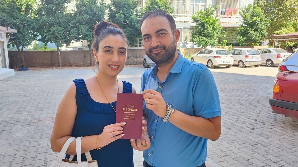 ÖĞRETMEN ÇİFT, DOLMUŞU GELİN ARABASI YAPTI