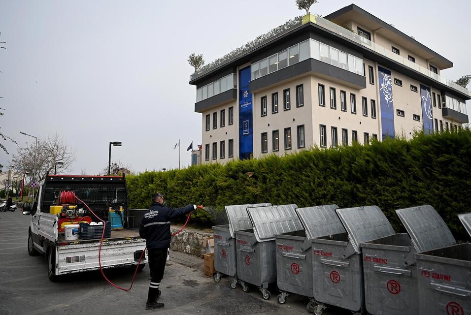 KUŞADASI BELEDİYESİ İLÇE GENELİNDE TEMİZLİK ÇALIŞMALARINA DEVAM EDİYOR