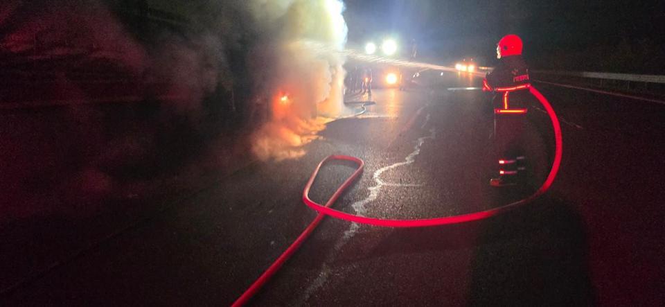 Salça yüklü tır alev alev yandı