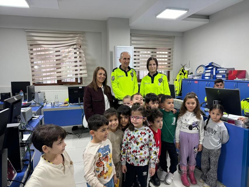 TRAFİK EKİPLERİ MİNİK ÖĞRENCİLERİ AĞIRLADI