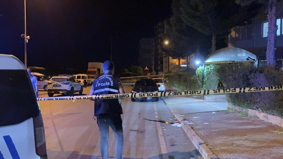 Sigara kavgası kanlı bitti! Baba ve oğlu birbirine bıçakla saldırdı