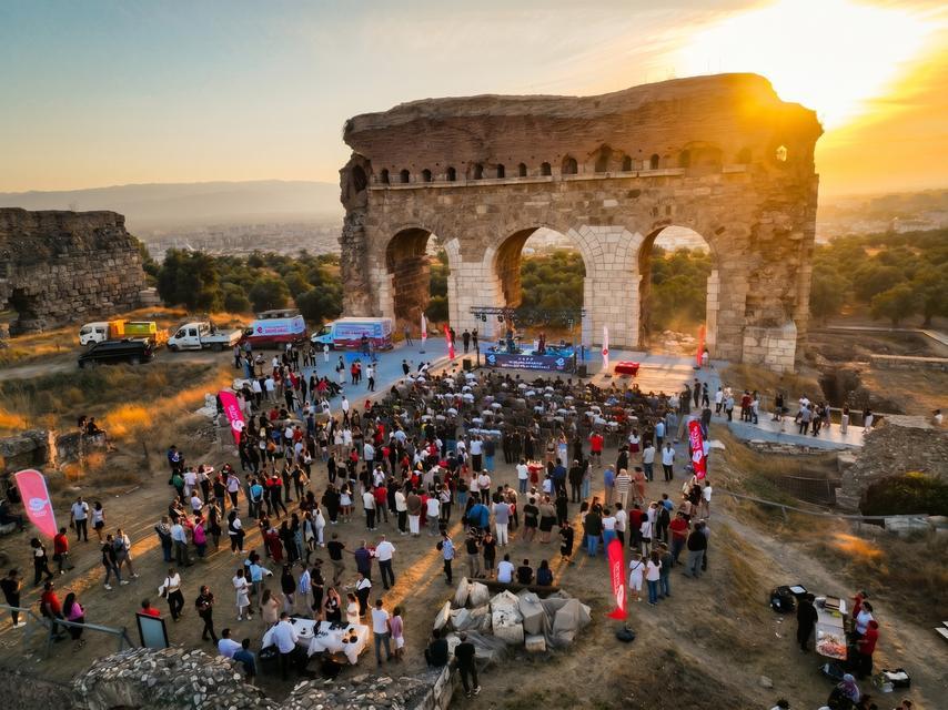 Efeler’in tarihi mirası Tralleis Uluslararası Festivali ille buluşuyor