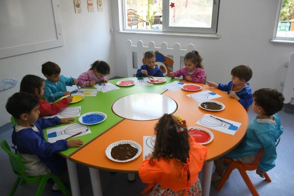 Kuşadası'ndaki Çocuk Gelişim Merkezi yazın da hizmet vermeye devam ediyor