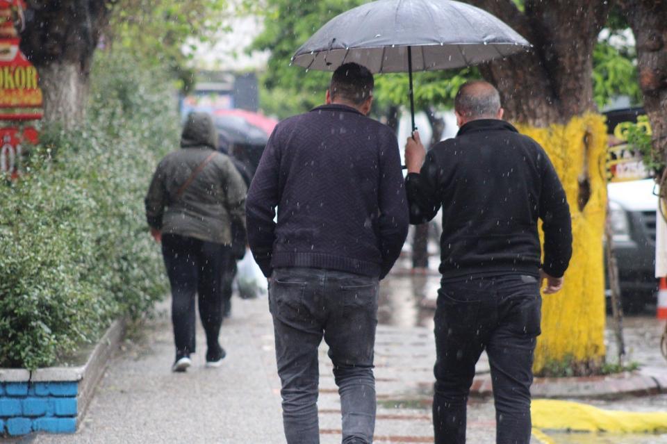 Aydın'da yağışlı hava etkisi gün boyu sürecek