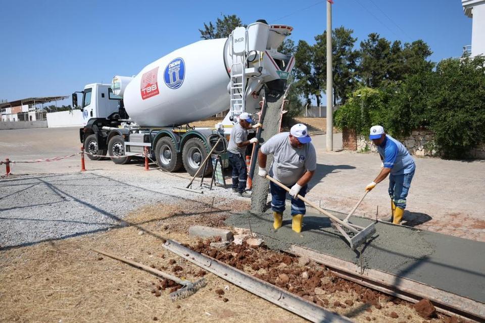 Didim Belediyesi ekipleri daha güvenli yaya ulaşımı için sahada