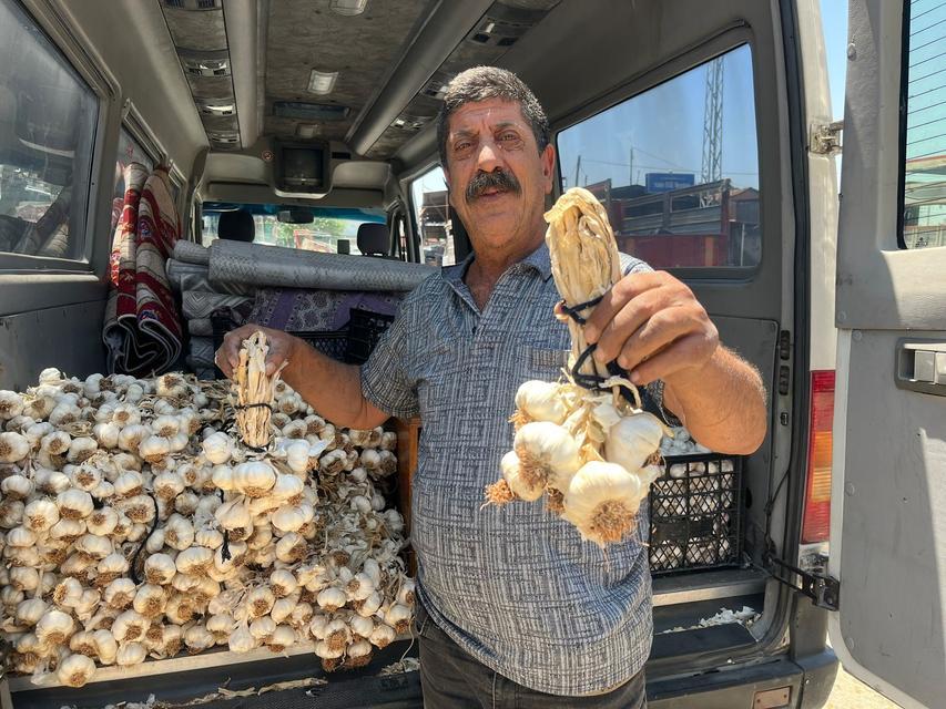 MİNİBÜSÜYLE ÜÇ İL GEZİP, AİLESİNE BAKIYOR