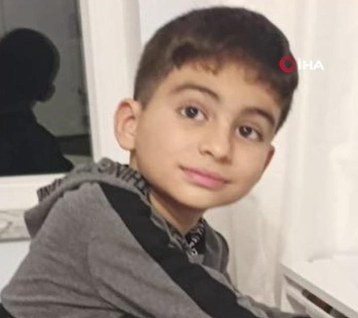 Otomobilin çarptığı 9 yaşındaki çocuk hayatını kaybetti