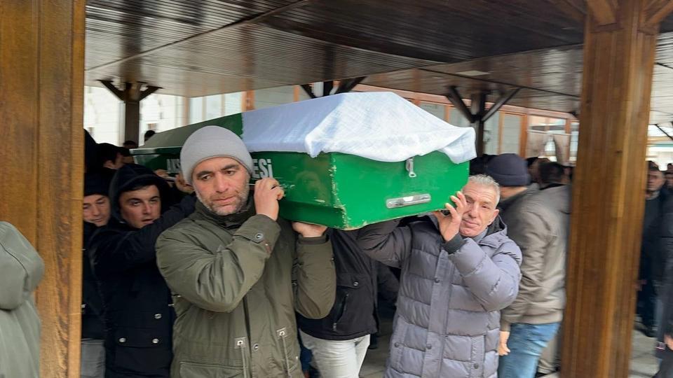 YANGINDA ÖLEN 3 YAŞINDAKİ ECRİN SON YOLCULUĞUNA UĞURLANDI