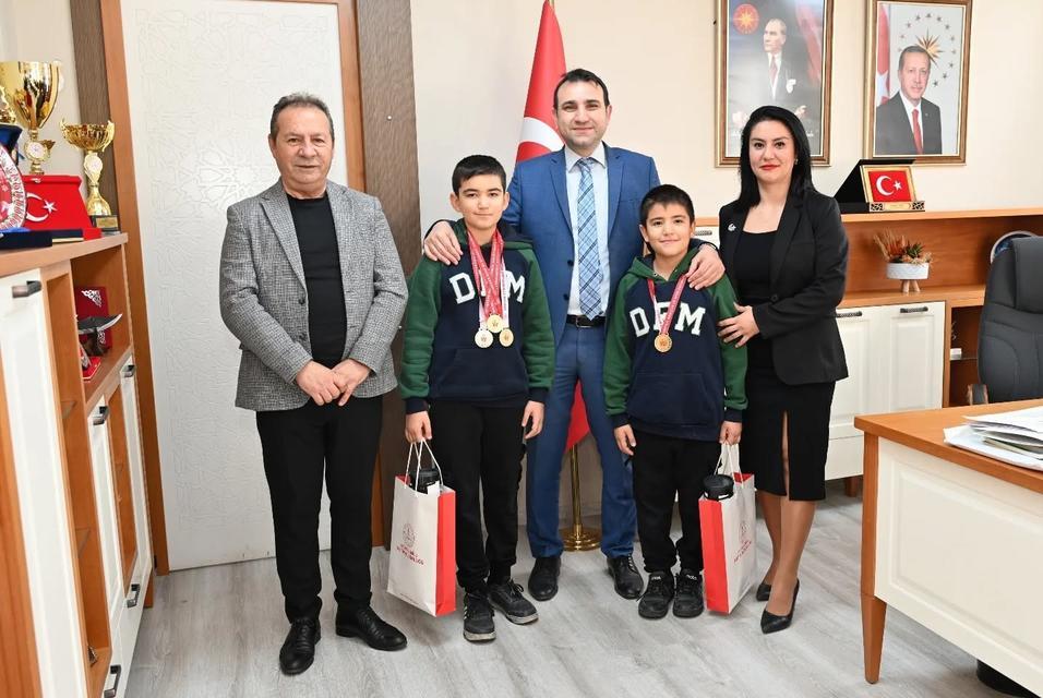 Paralimpik Yüzme Yarışı’nda Aydın il birincisi oldular