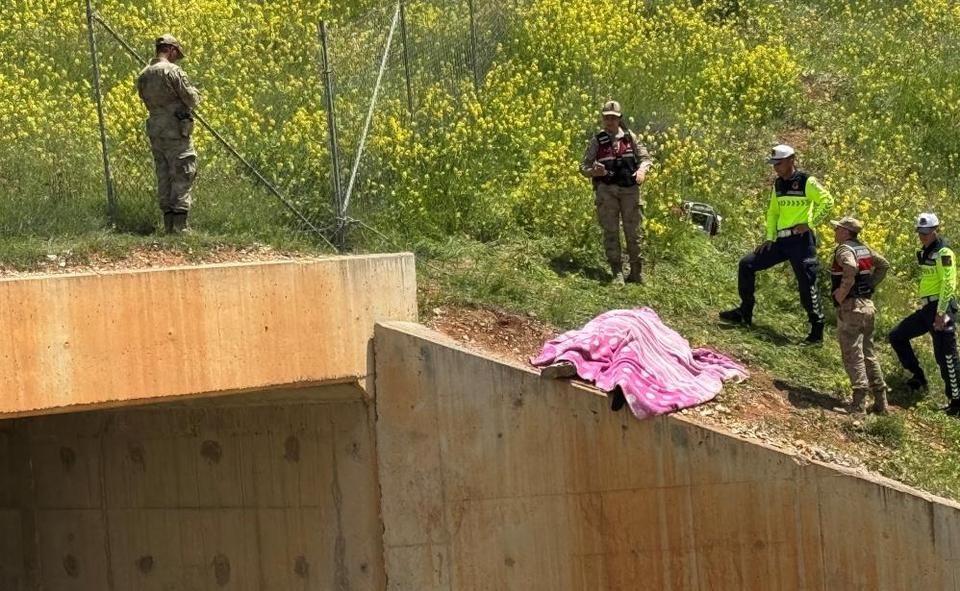 Muhtarın oğlu menfezde ölü bulundu