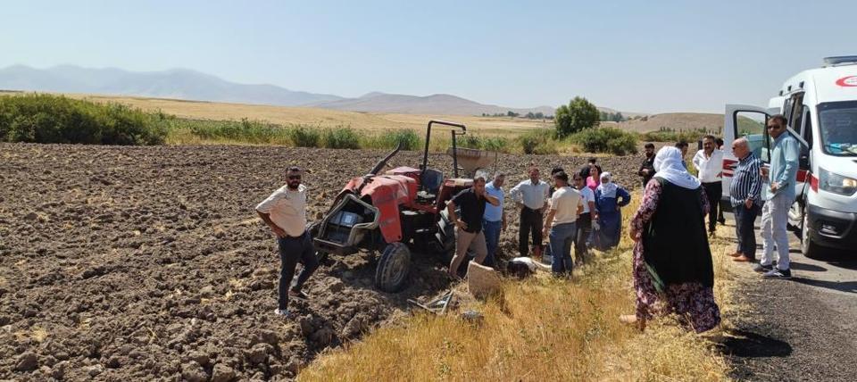 Devrilen traktörün altında kalan genç hayatını kaybetti