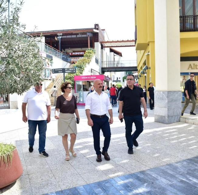 Vali Varol, alışveriş merkezinde vatandaş ve esnafla buluştu