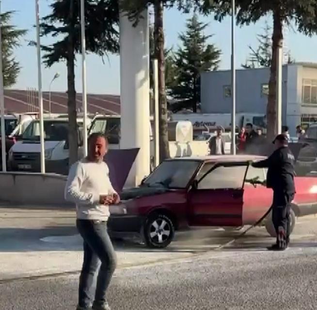 ALEV ALAN FİAT TOFAŞ'IN SÜRÜCÜSÜ SON ANDA ÖLÜMDEN DÖNDÜ