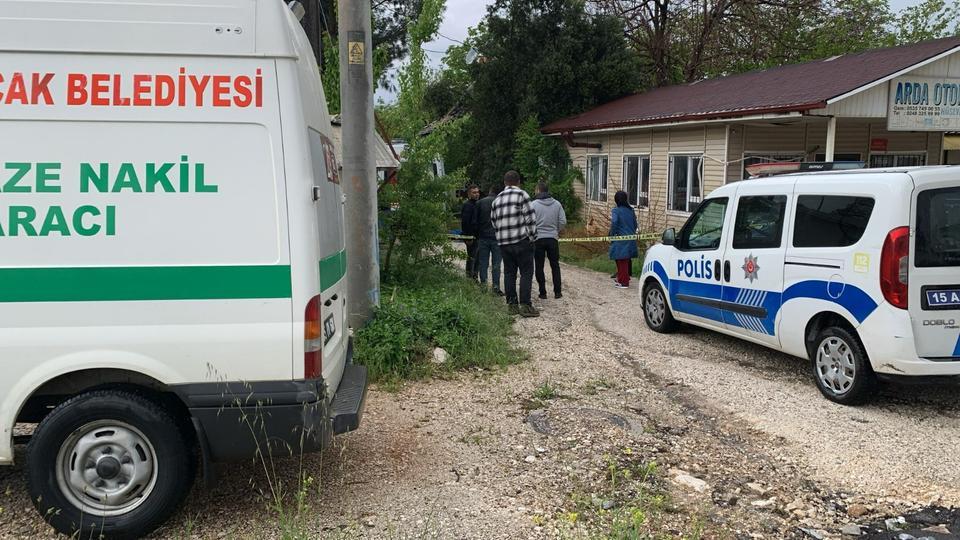 Alzaymır hastası yaşlı kadın yol kenarında ölü bulundu