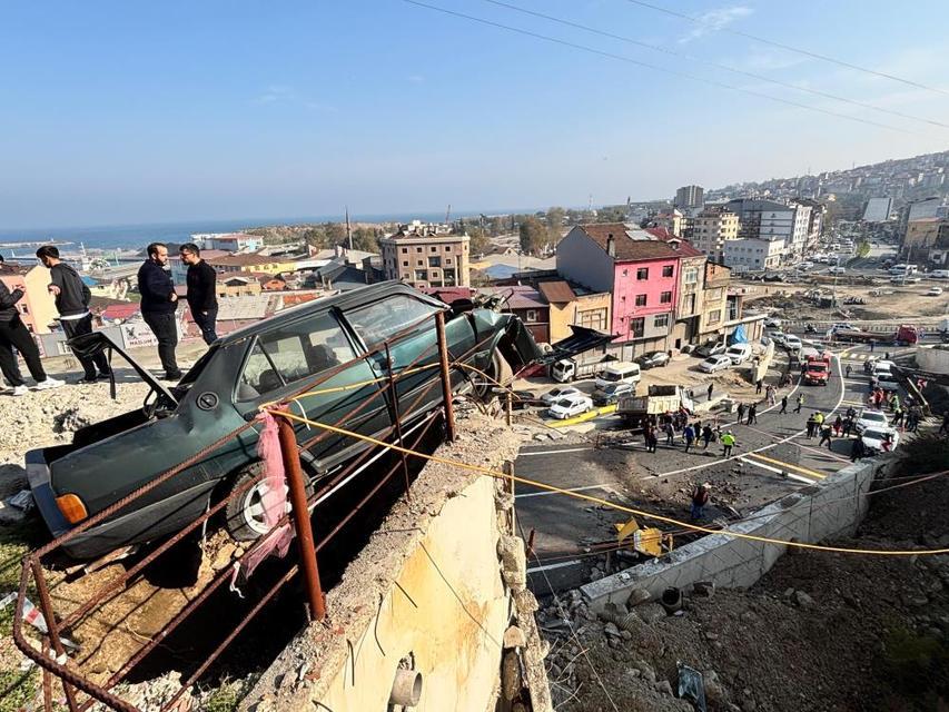 Belediyeye ait kamyonet faciaya yol açıyordu