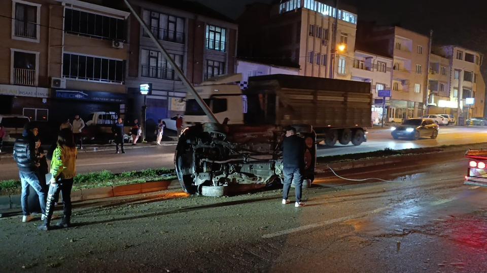 Otomobil takla attı, 3 kişi yaralandı