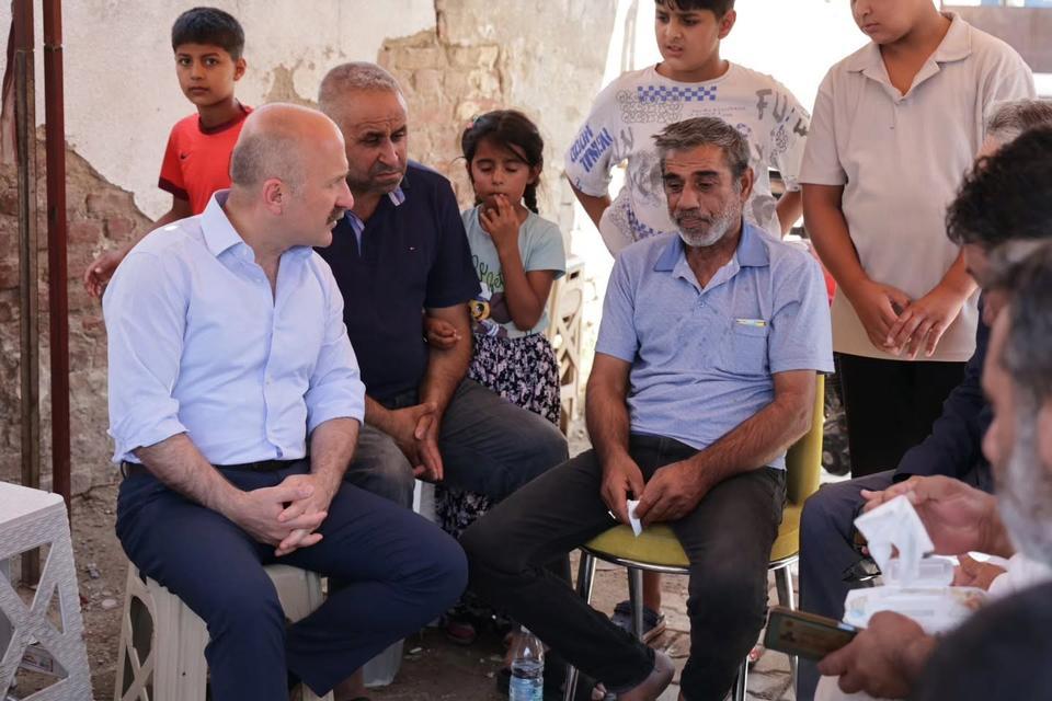 VALİ VAROL, ACILI AİLELERLE GÖRÜŞTÜ BOĞULAN ÇOCUĞUN AİLESİNE TAZİYE ZİYARETİ