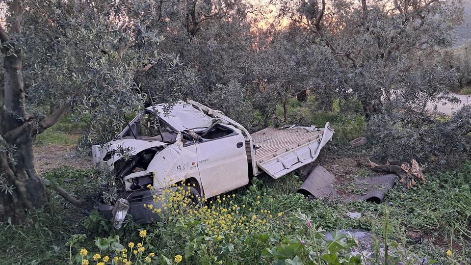 HURDAYA DÖNEN KAMYONETTEN SAĞ ÇIKTI