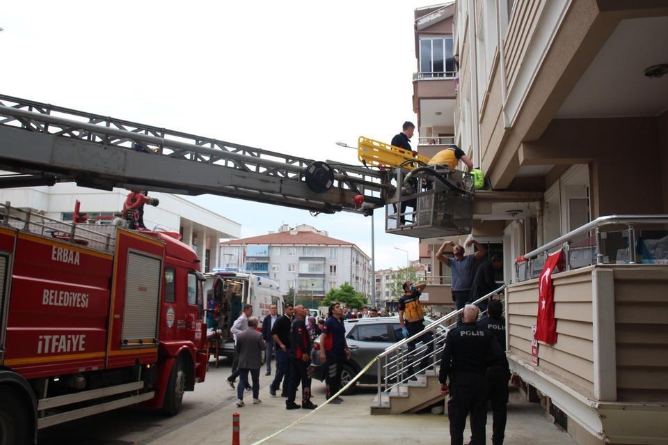 TERASTAN DÜŞEN ALZHEİMER HASTASI HAYATINI KAYBETTİ
