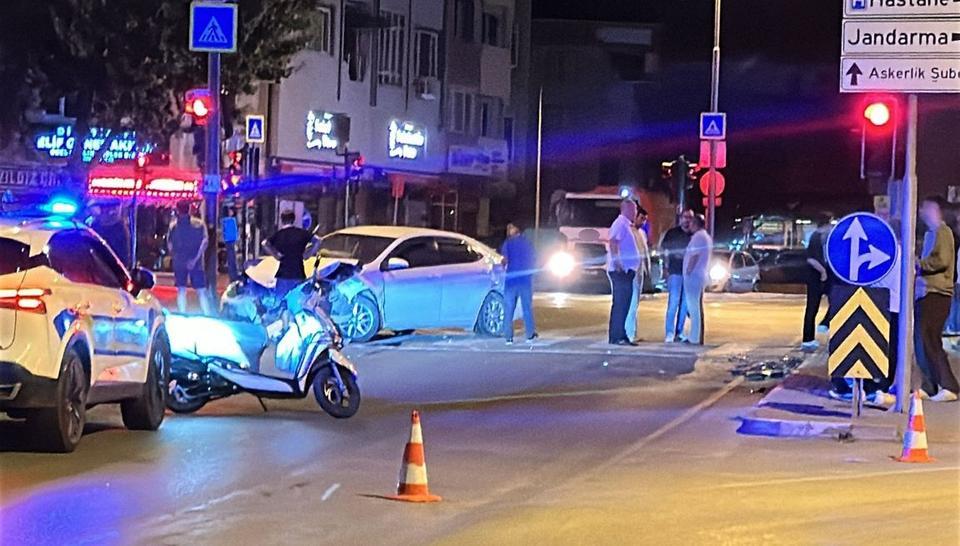 2 otomobilin çarpıştığı kazada 9 kişi yaralı