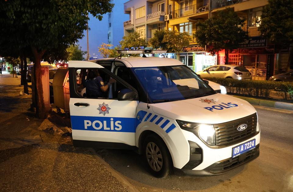 BU DEFA KADIN ŞİDDET UYGULADI: AİLE MAHKEMESİ KADINA UZAKLAŞTIRMA VERDİ DURUŞMA SONRASI GÖZLERİ GÖRMEYEN ADAMDAN ÖNCE EVE GELEN KADININ YAPTIKLARI HERKESİ ŞAŞIRTTI