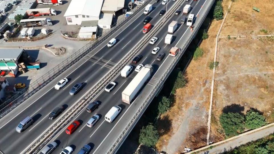 24 saat içinde iki kez kamyon devrildi