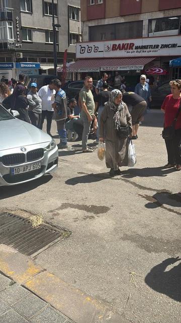 Motosikletin çarptığı yaşlı kadın ağır yaralandı