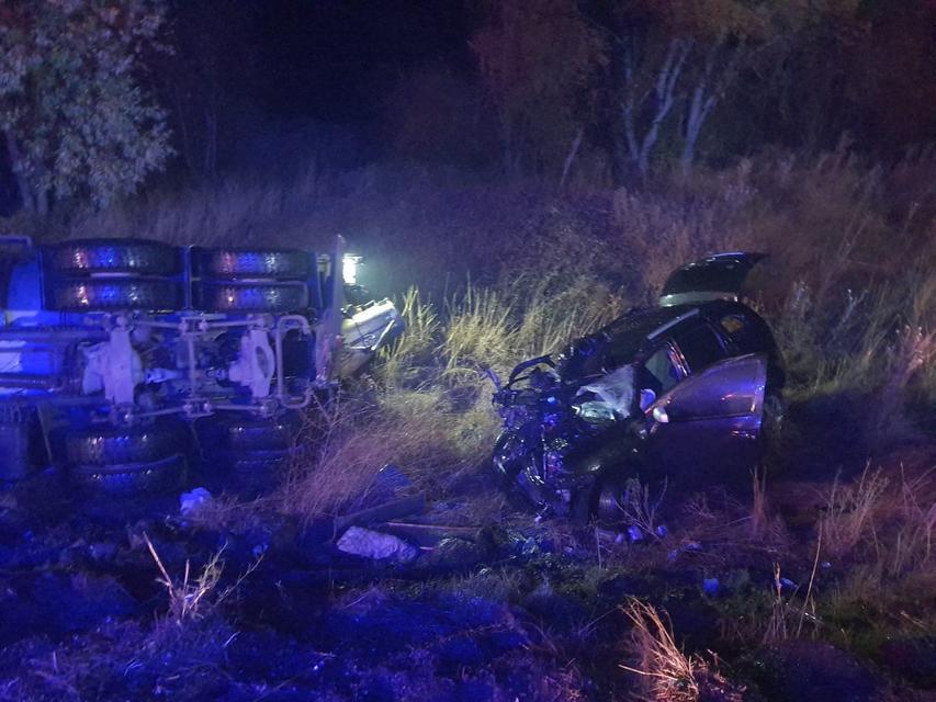 Otomobil ile kamyon çarpıştı: 1’i ağır, 3 yaralı