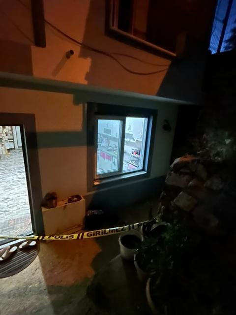 Rüyasında annesinin kendisini boğduğunu gördüğünü öne süren genç kız, annesini öldürdü