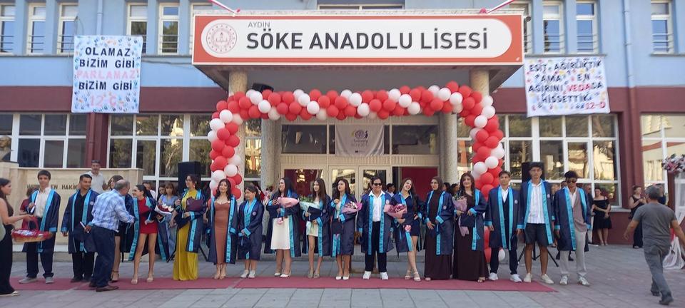 Söke Anadolu Lisesi'nde mezuniyet coşkusu