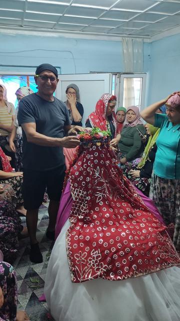 Gelinin duvağı çiçeklerle  özel hazırlandı