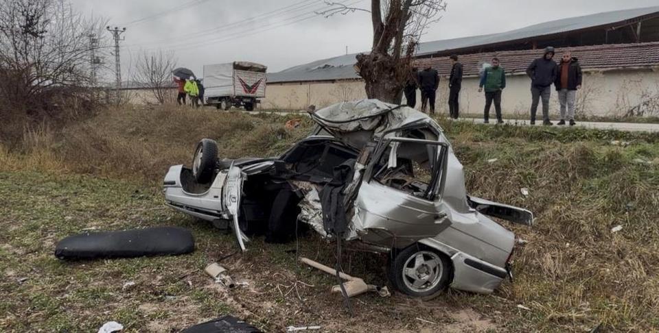 Hurdaya dönen otomobil sürücüsü hastanede hayatını kaybetti