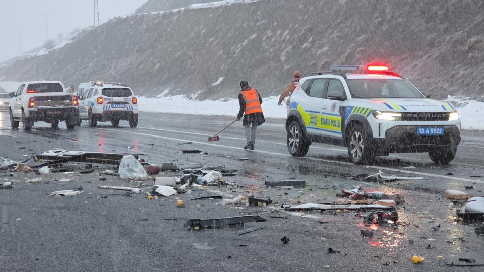Feci kazada karı koca hayatını kaybetti
