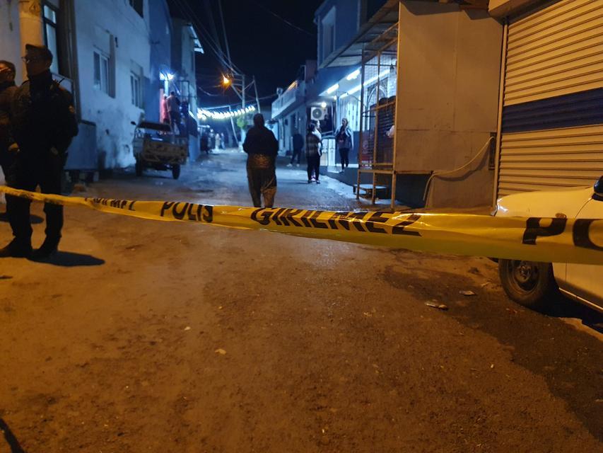 İzmir'de bir kişinin düğüne katılanların üzerine silahla ateş açması sonucu 1 çocuk öldü, 7 kişi yaralandı