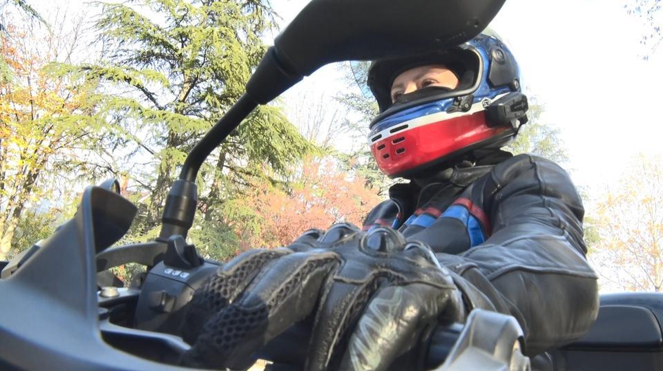 KADIN SÜRÜCÜ İSPANYA'DAN TÜRKİYE'YE MOTOSİKLETLE 4,5 GÜNDE GELDİ: SINIRDA GÖZYAŞLARINI TUTAMADI