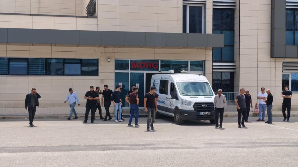 SELEKTÖR YAPMA NEDENİYLE ÇIKAN TARTIŞMADA ÖLDÜRÜLEN 3 KİŞİNİN CENAZELERİ TESLİM ALINDI KATİL ZANLISI ADLİYEYE SEVK EDİLDİ
