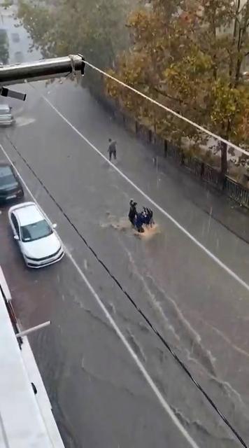 ESENYURT'TA SUYA KAPILAN KADIN BÖYLE SÜRÜKLENDİ