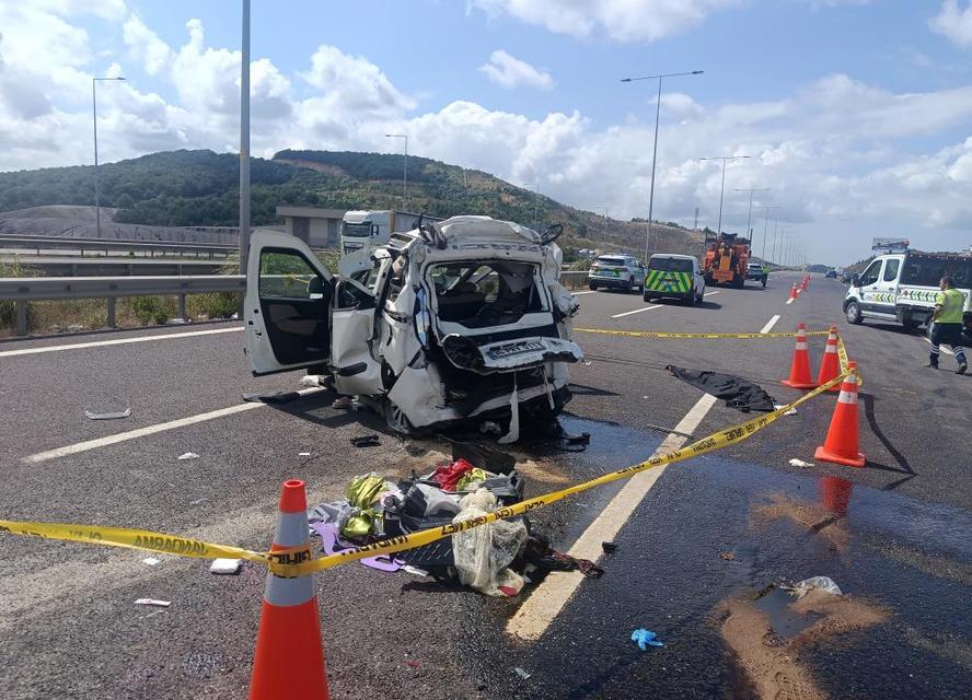 Kargo kamyonu otomobile arkadan çarptı: 1’i çocuk 2 kişi hayatını kaybetti, 6 kişi yaralandı