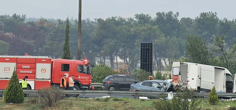 Zincirleme trafik kazası: 1 ölü, 3 yaralı