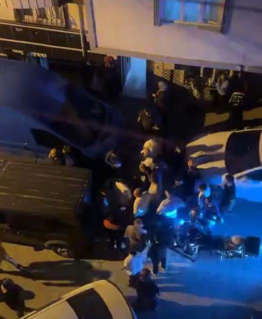 ESENYURT'TA KOMŞULAR ARASINDAKİ KÖPEK KAVGASINDA ORTALIK SAVAŞ ALANINA DÖNDÜ YAŞANAN O ANLAR CEP TELEFONU KAMERASIYLA SANİYE SANİYE GÖRÜNTÜLENDİ