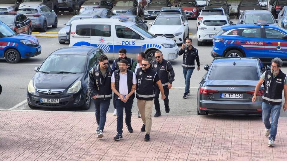 Belediye meclis üyesi ve beraberindeki bir şüpheli adliyeye sevk edildi