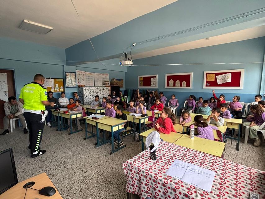 Sultanhisar'da öğrencilere trafik eğitimi