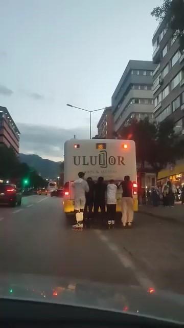 Gençlerin tehlikeli yolculuğu yürekleri ağıza getirdi