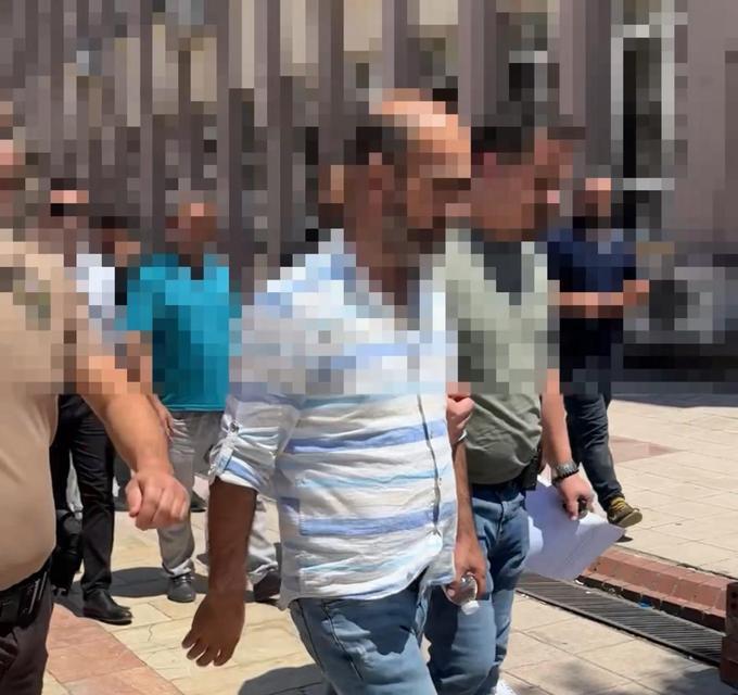 Aydın’da alacak verecek kavgasında iş yerini kurşunladı