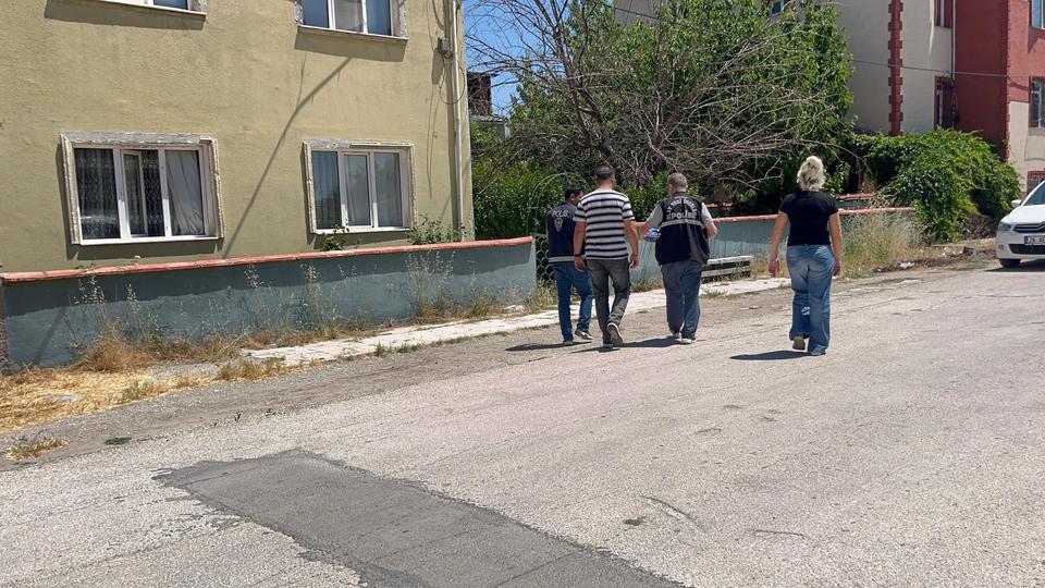 İKİ ÇOCUK BABASI YATAĞINDA ÖLÜ BULUNDU