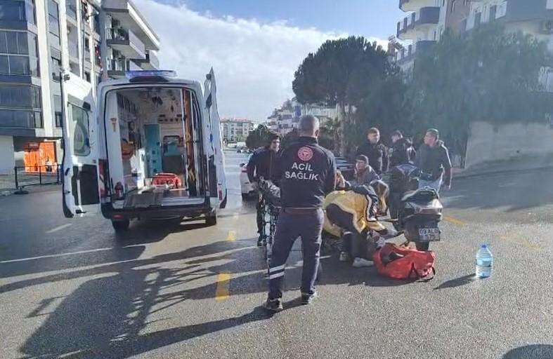 Aydın'da feci kaza: Otomobil ile motosiklet çarpıştı, sürücü yaralandı