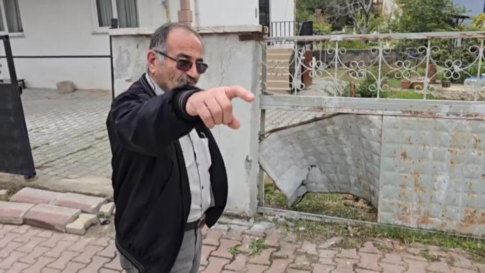 Park edilen römorklar hareketlenip duvara çarptı
